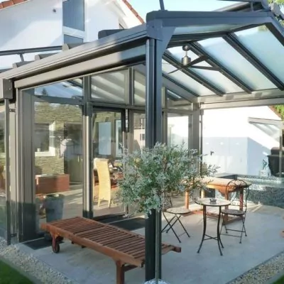 Anthrazitfarbenes Terrassendach