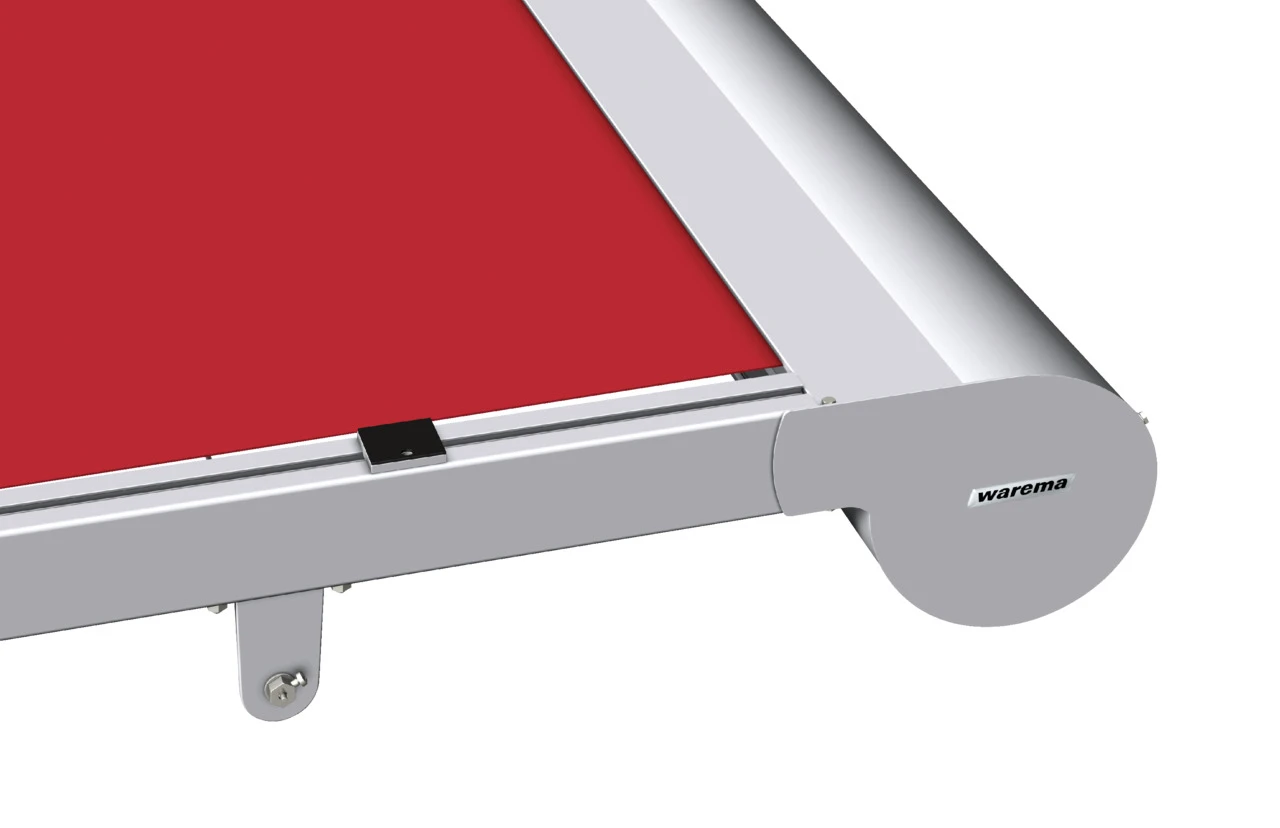 Detailansicht einer Warema Terrassenmarkise mit rotem Markisentuch