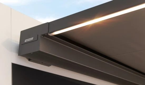 Moderne Warema Markise mit integrierter Beleuchtung